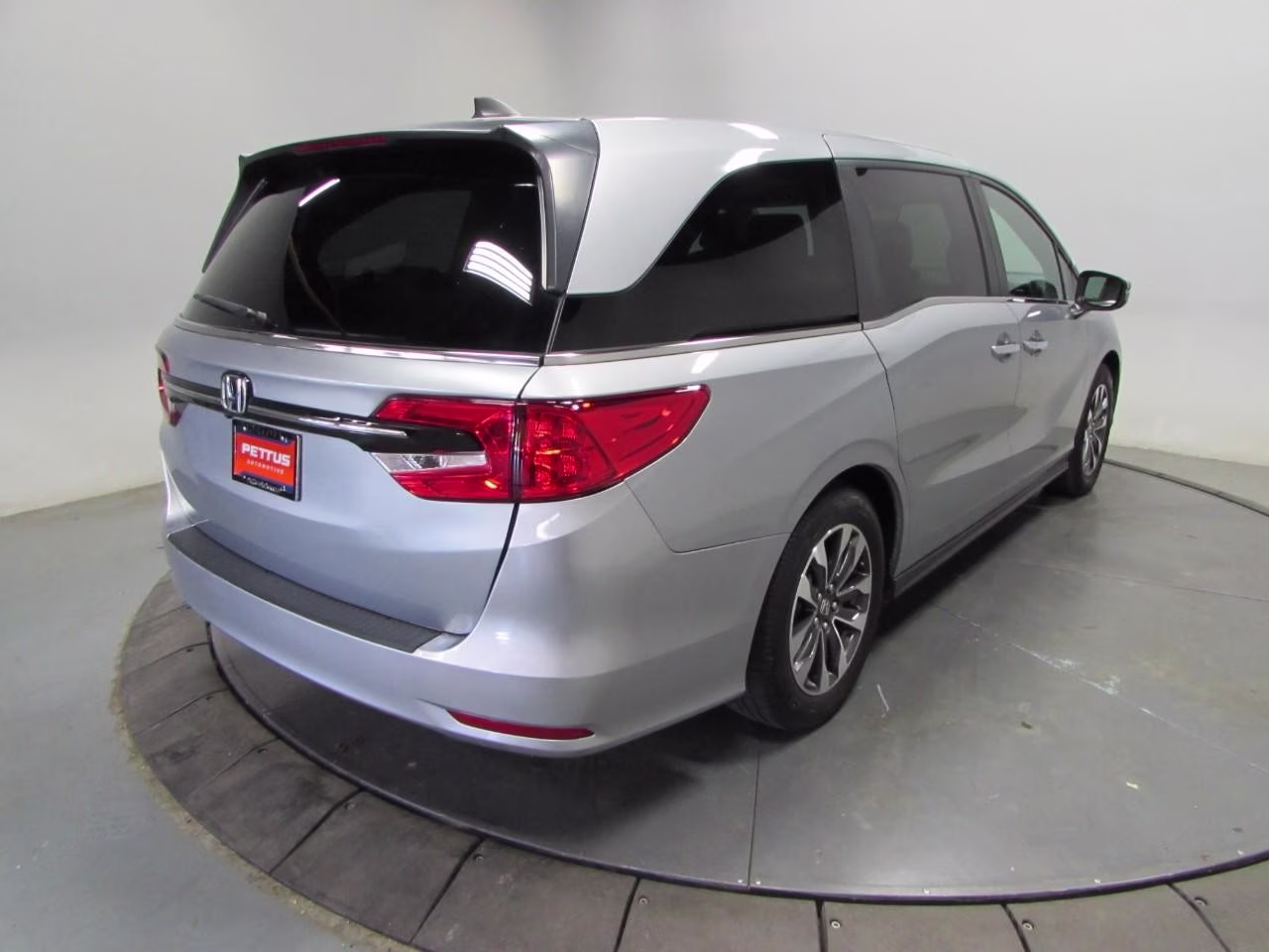2024 Lunar Silver Metallic Honda Odyssey EX-L FWD Van