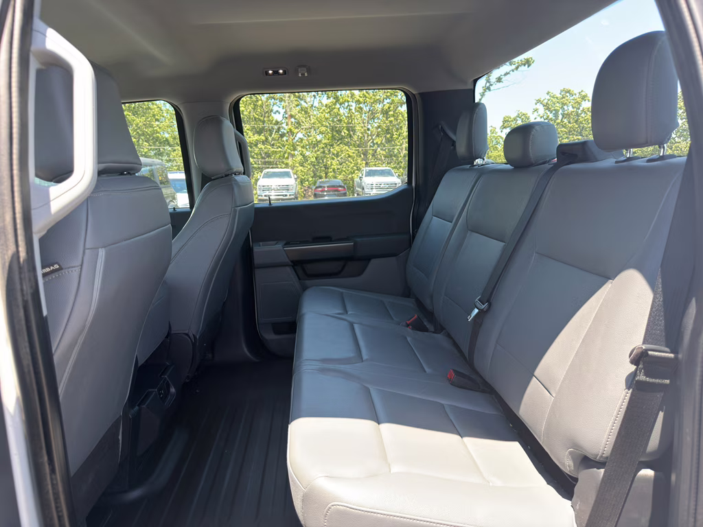 2022 Oxford White Ford F-150 XL 4X4 Truck