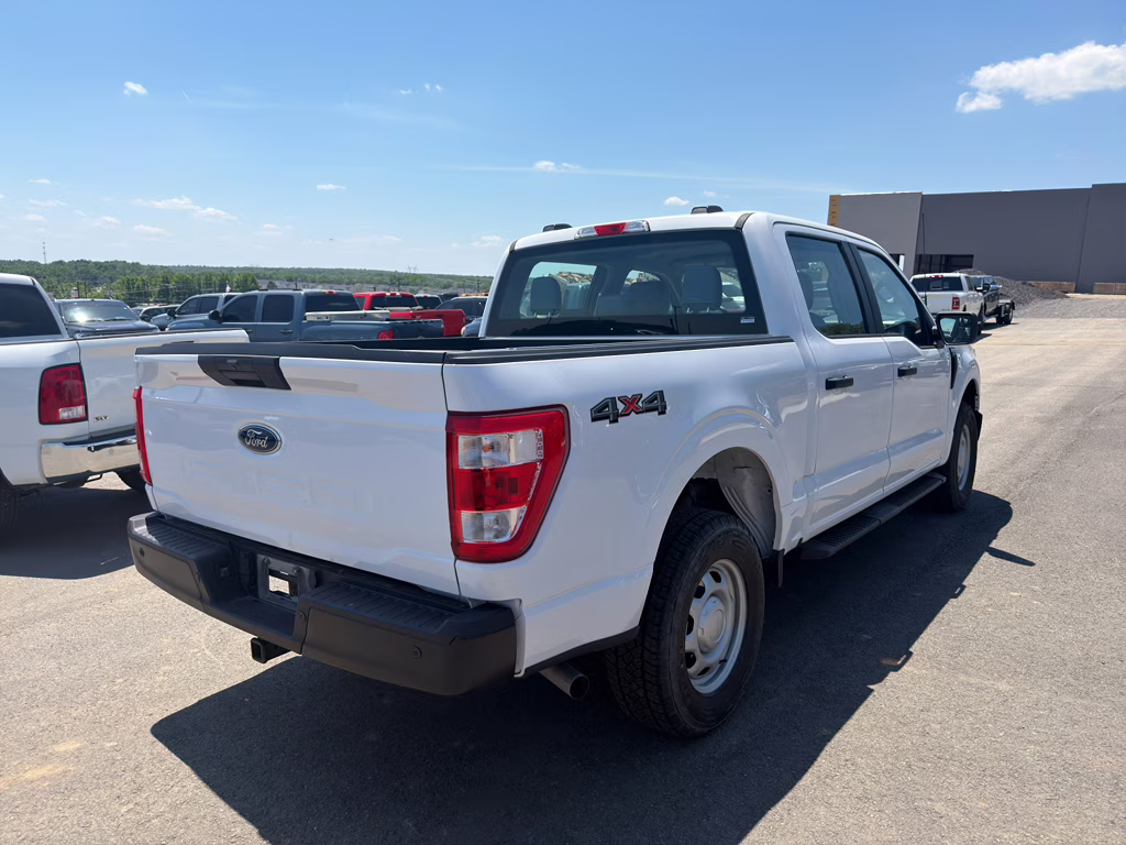 2022 Oxford White Ford F-150 XL 4X4 Truck