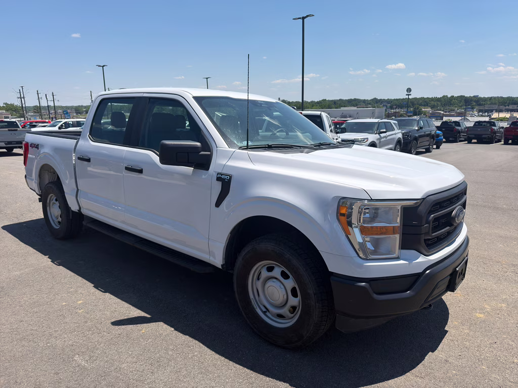 2022 Oxford White Ford F-150 XL 4X4 Truck