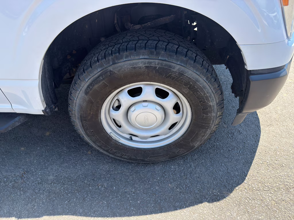 2022 Oxford White Ford F-150 XL 4X4 Truck
