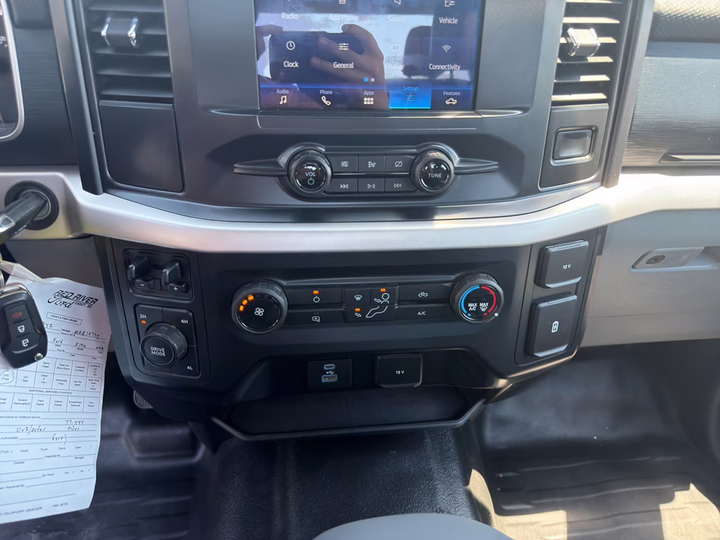 2021 Oxford White Ford F-150 XL 4X4 Truck