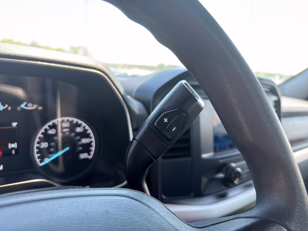 2021 Oxford White Ford F-150 XL 4X4 Truck