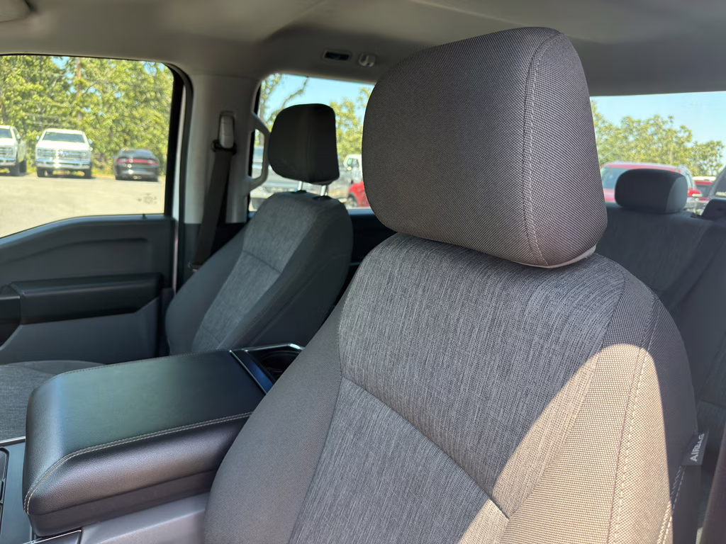 2022 Oxford White Ford F-150 XL 4X4 Truck