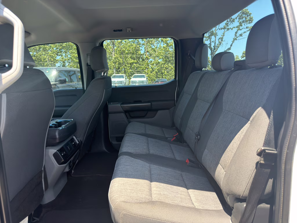 2022 Oxford White Ford F-150 XL 4X4 Truck