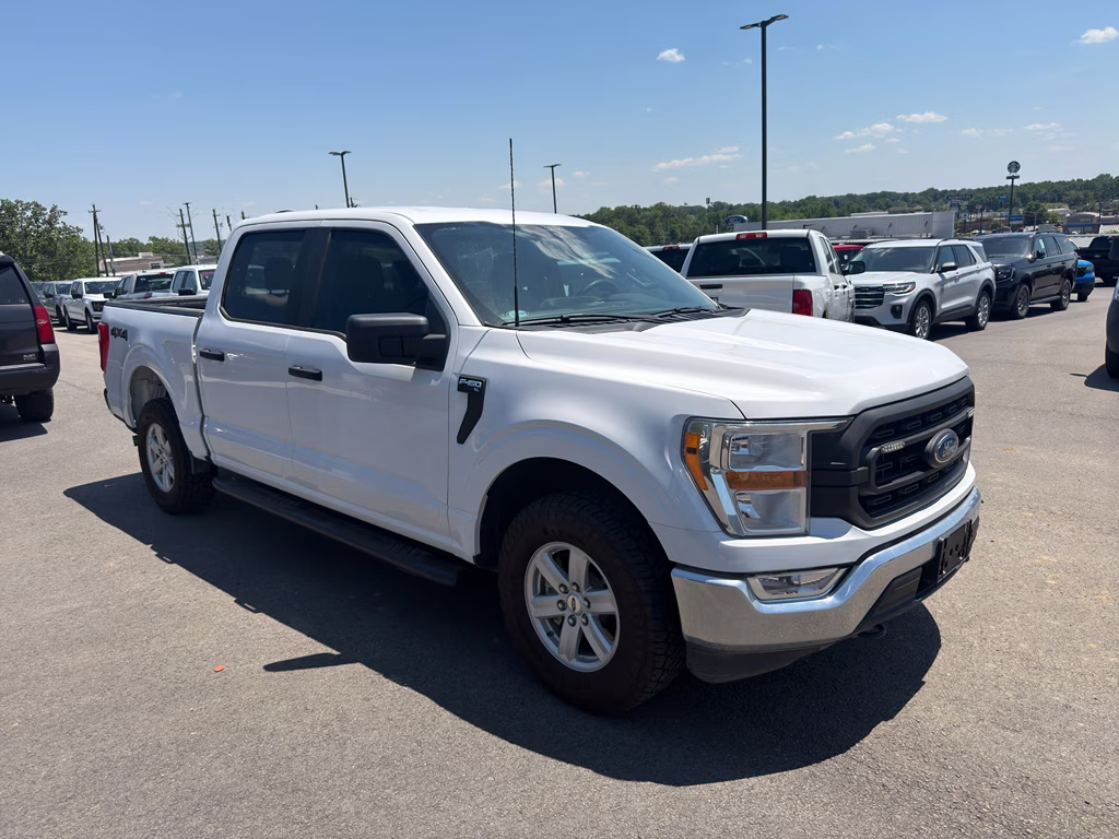 2022 Oxford White Ford F-150 XL 4X4 Truck
