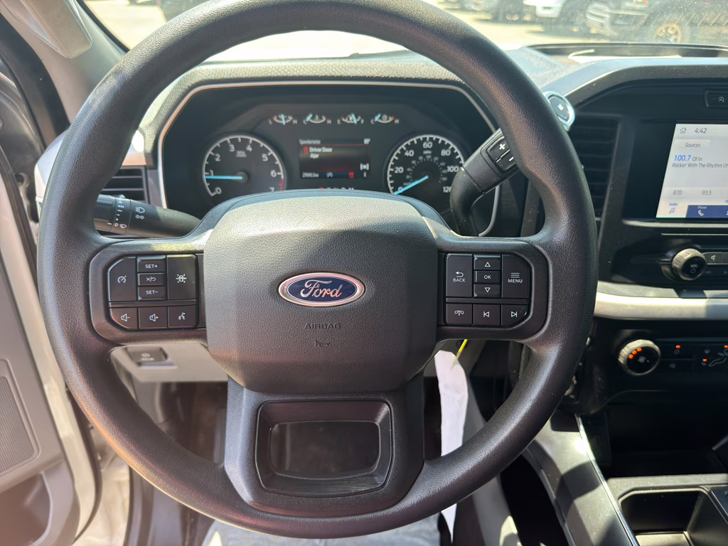 2022 Oxford White Ford F-150 XL 4X4 Truck