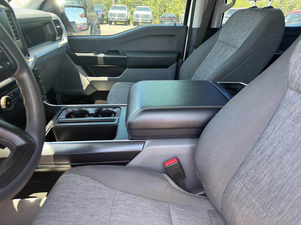 2022 Oxford White Ford F-150 XL 4X4 Truck
