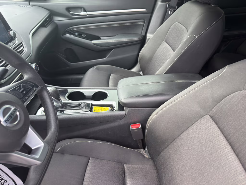 2021 Super Black Nissan Altima 2.5 SV FWD Sedan