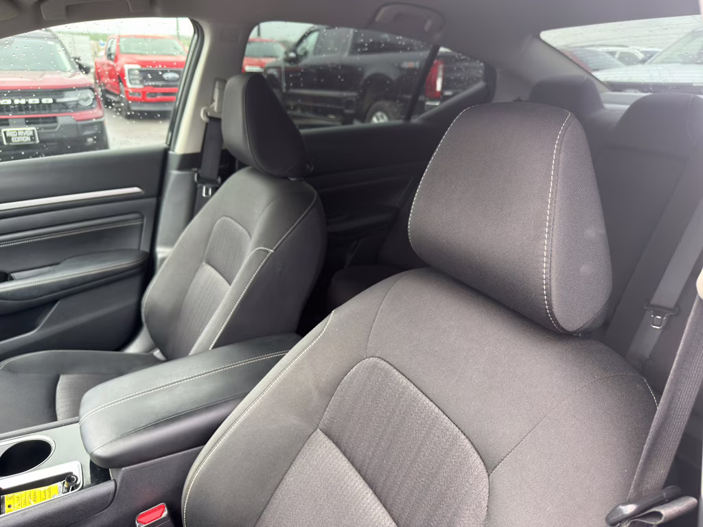 2021 Super Black Nissan Altima 2.5 SV FWD Sedan