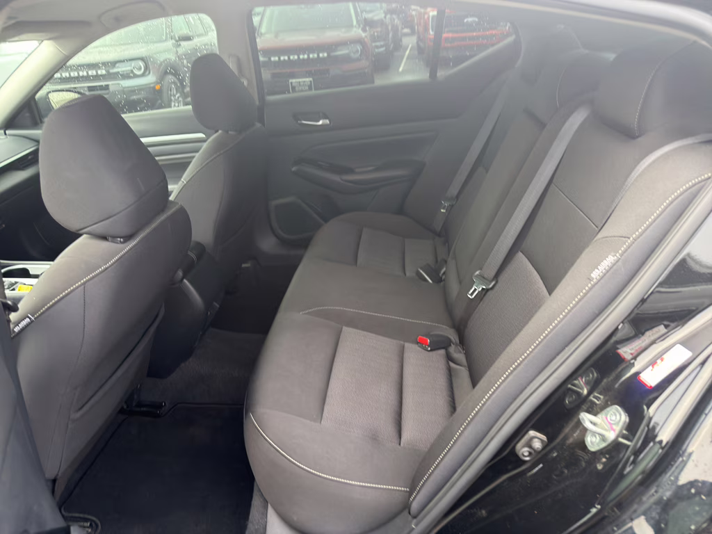 2021 Super Black Nissan Altima 2.5 SV FWD Sedan