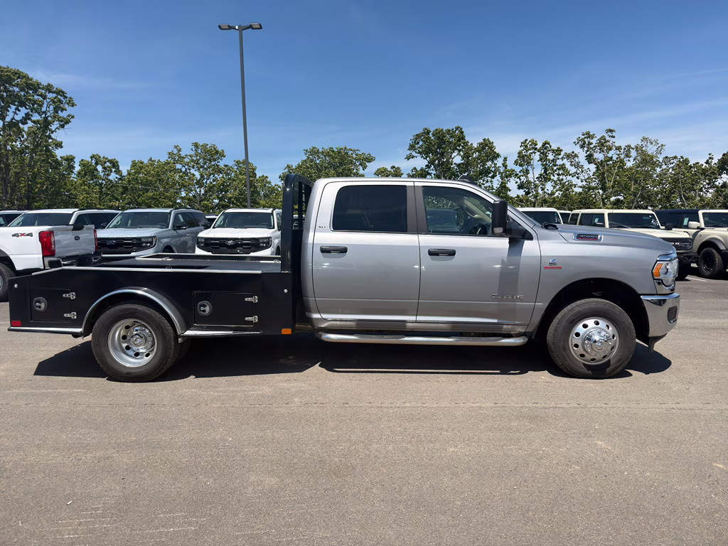 2022 Billet Silver Metallic Clearcoat Ram 3500 Chassis SLT 4X4 Truck