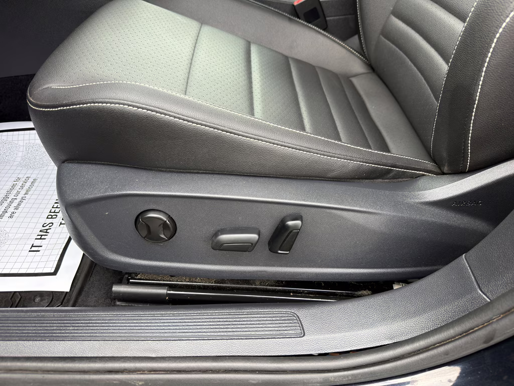 2024 Deep Black Pearl Volkswagen Jetta SE FWD Sedan