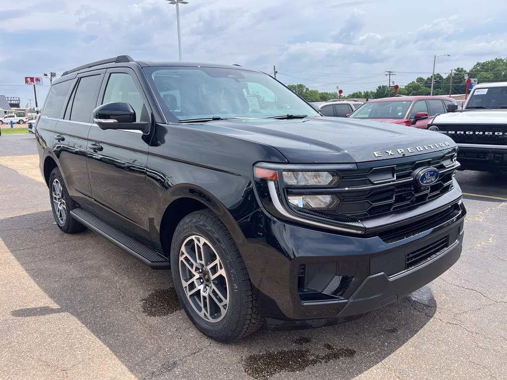 2026 Agate Black Metallic Ford Expedition Active 4X4 SUV