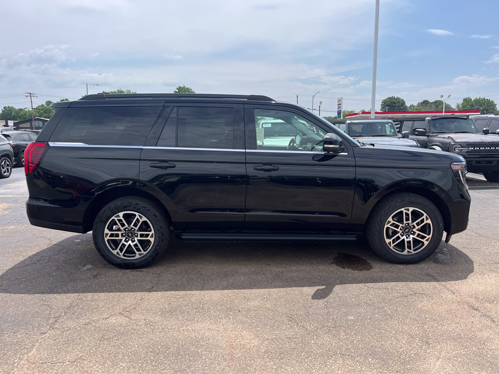 2026 Agate Black Metallic Ford Expedition Active 4X4 SUV