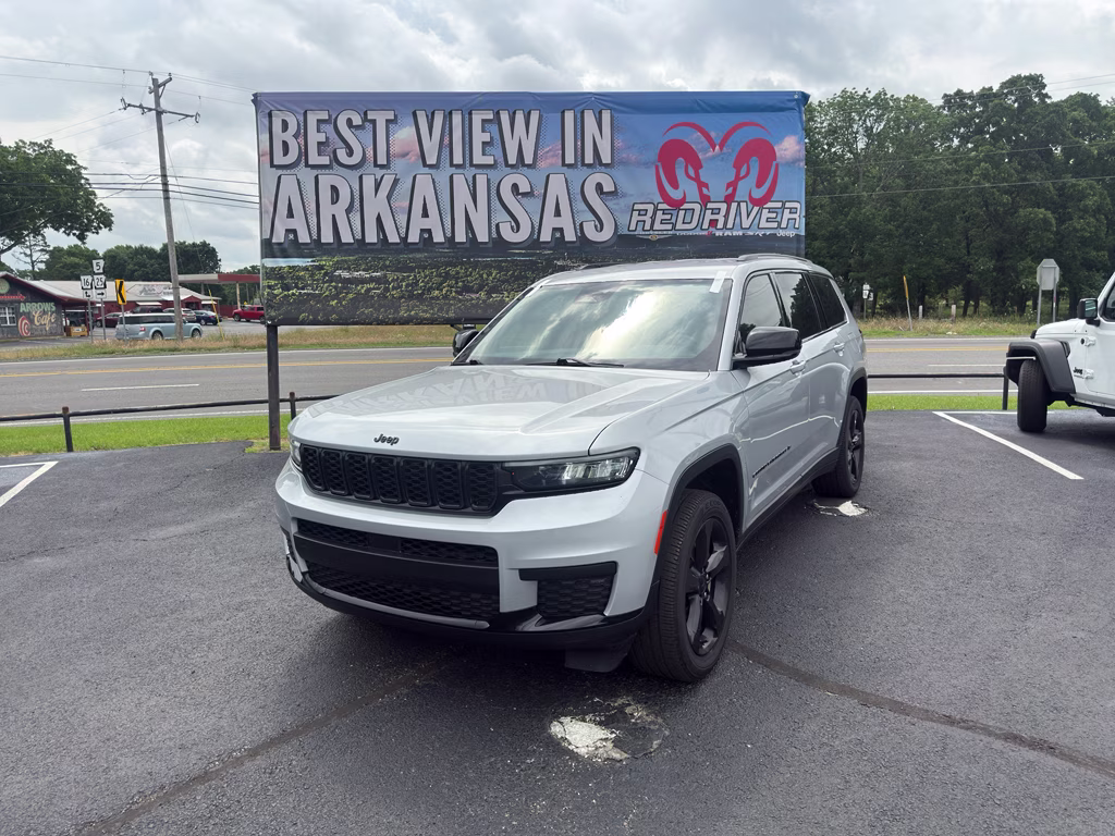 2022 Silver Zynith Jeep Grand Cherokee L Altitude 4X4 SUV