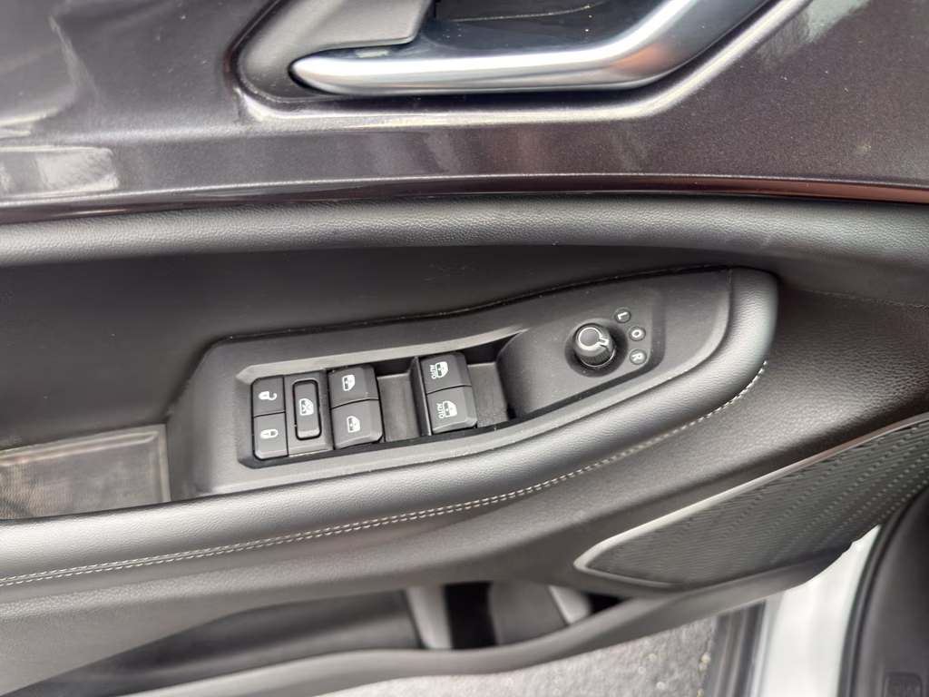 2022 Silver Zynith Jeep Grand Cherokee L Altitude 4X4 SUV