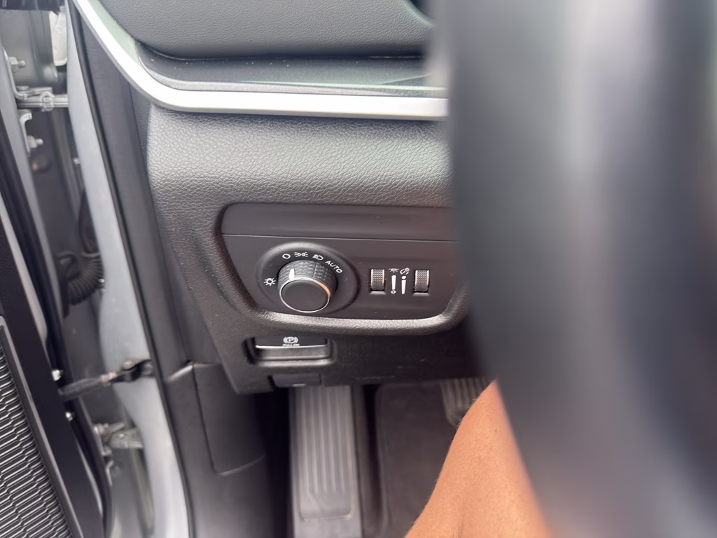 2022 Silver Zynith Jeep Grand Cherokee L Altitude 4X4 SUV