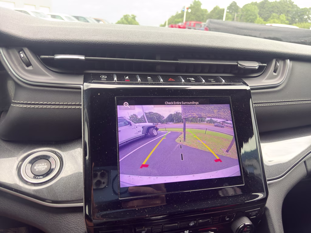 2022 Silver Zynith Jeep Grand Cherokee L Altitude 4X4 SUV