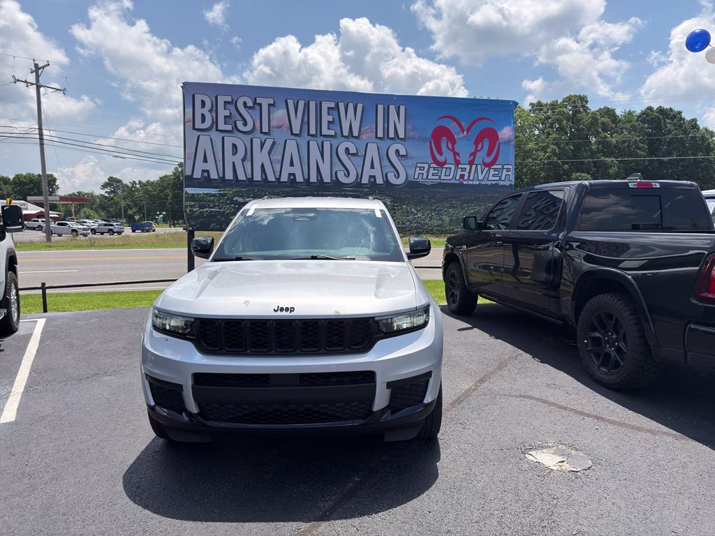 2022 Silver Zynith Jeep Grand Cherokee L Altitude 4X4 SUV