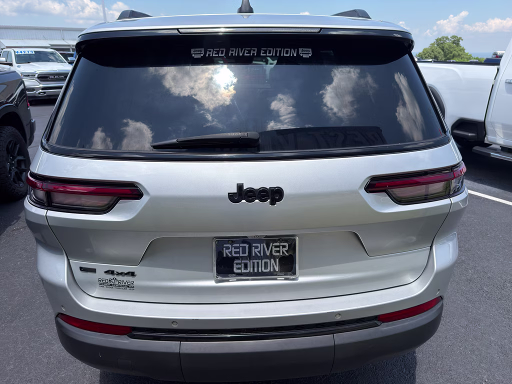 2022 Silver Zynith Jeep Grand Cherokee L Altitude 4X4 SUV