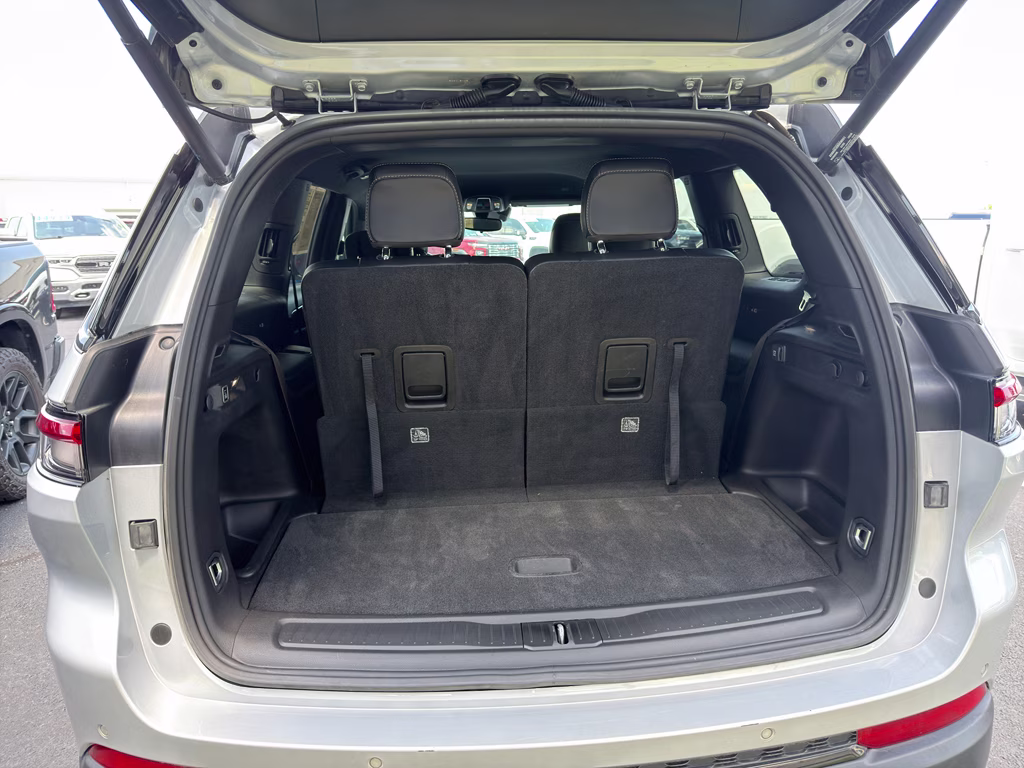 2022 Silver Zynith Jeep Grand Cherokee L Altitude 4X4 SUV