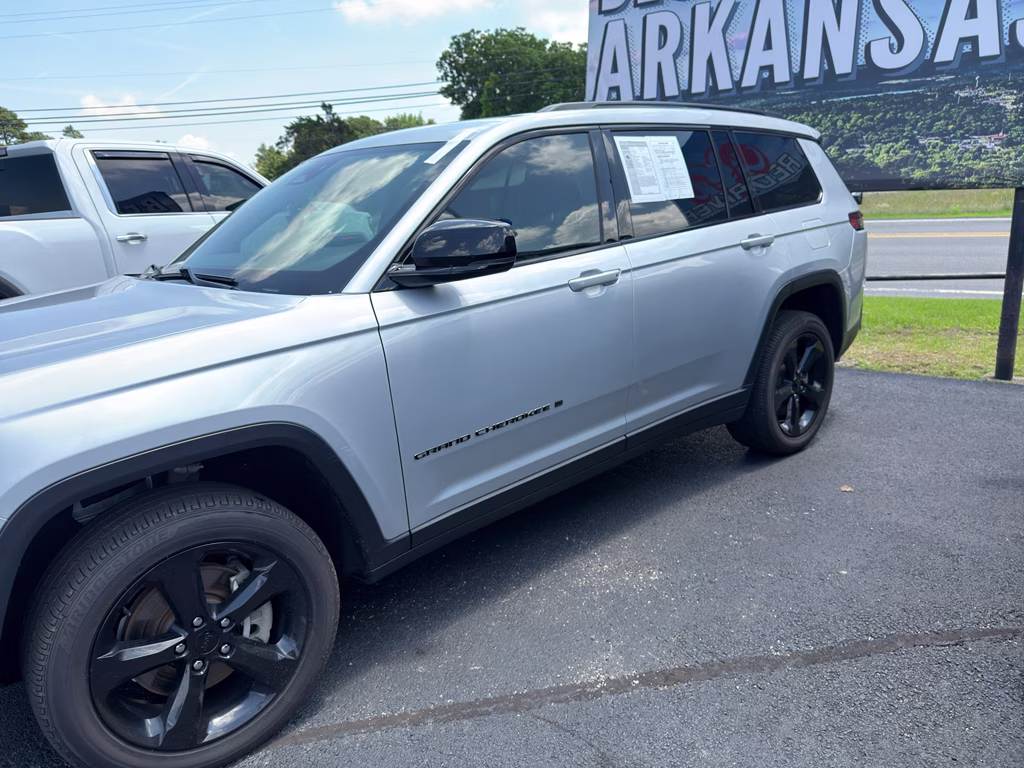 2022 Silver Zynith Jeep Grand Cherokee L Altitude 4X4 SUV