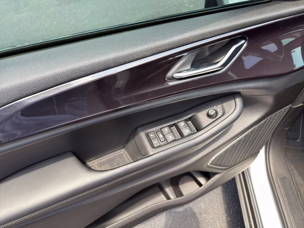 2022 Silver Zynith Jeep Grand Cherokee L Altitude 4X4 SUV