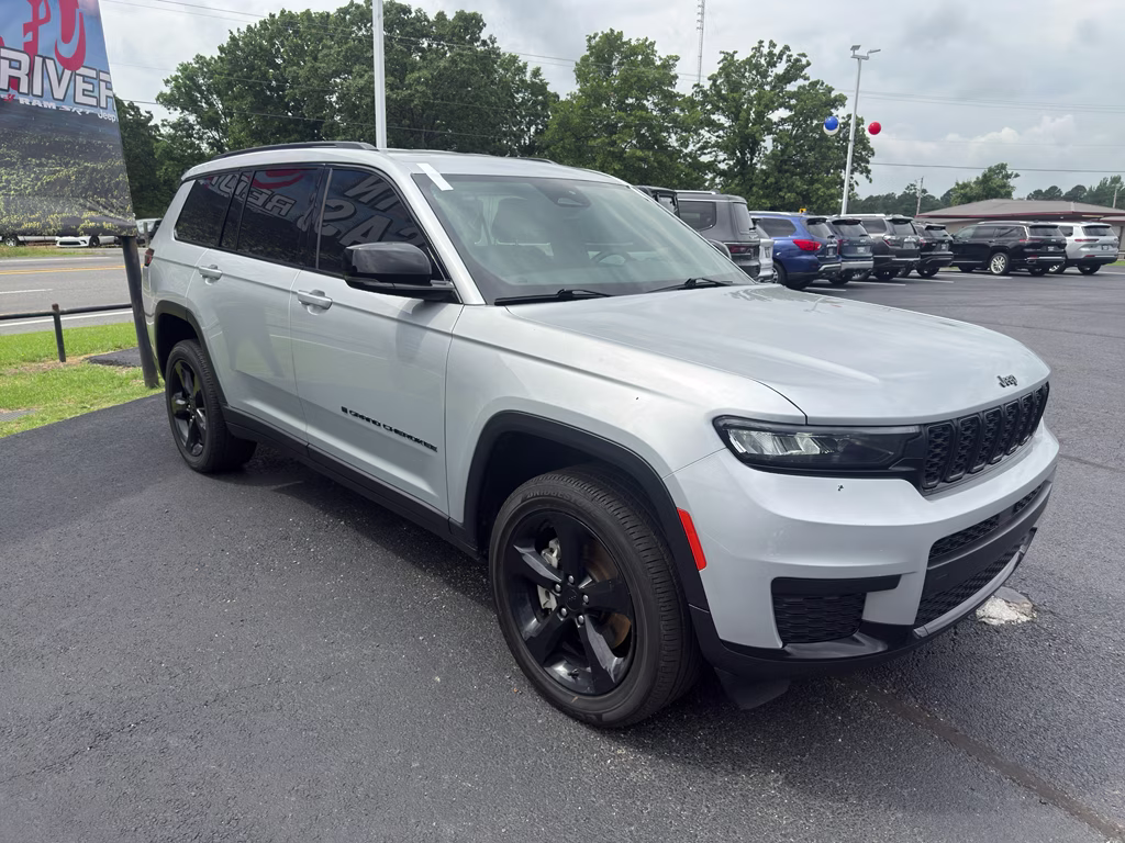 2022 Silver Zynith Jeep Grand Cherokee L Altitude 4X4 SUV