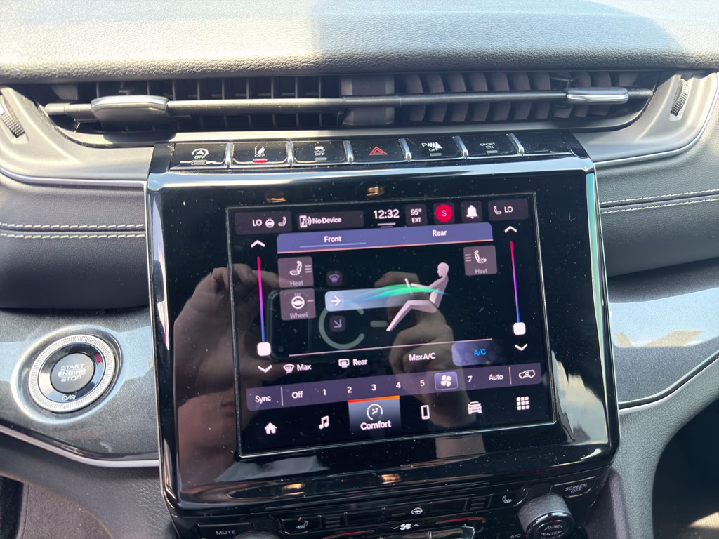 2022 Silver Zynith Jeep Grand Cherokee L Altitude 4X4 SUV