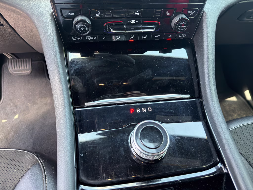 2022 Silver Zynith Jeep Grand Cherokee L Altitude 4X4 SUV