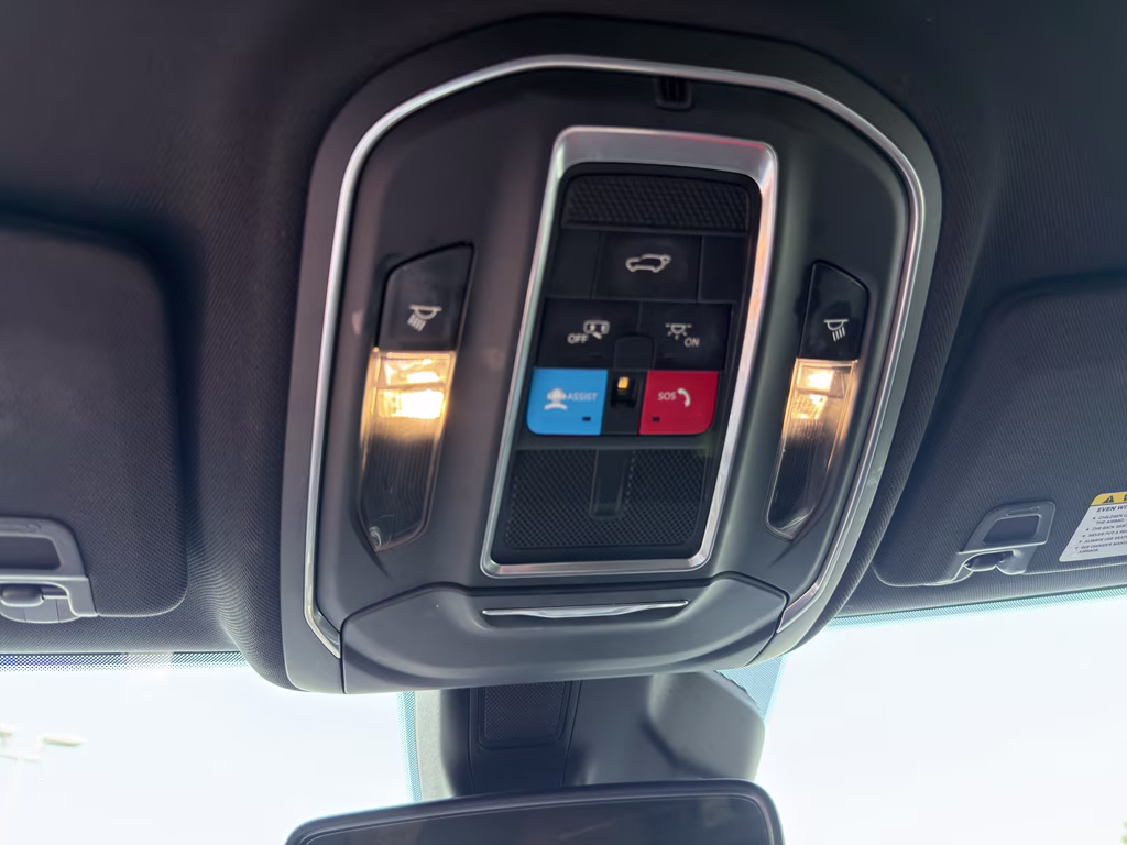 2022 Silver Zynith Jeep Grand Cherokee L Altitude 4X4 SUV
