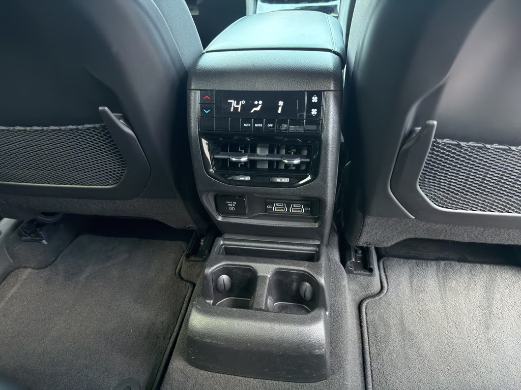 2022 Silver Zynith Jeep Grand Cherokee L Altitude 4X4 SUV