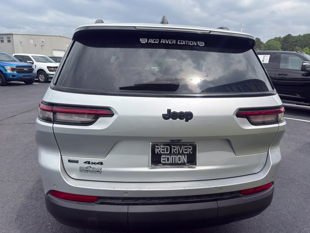 2022 Silver Zynith Jeep Grand Cherokee L Altitude 4X4 SUV