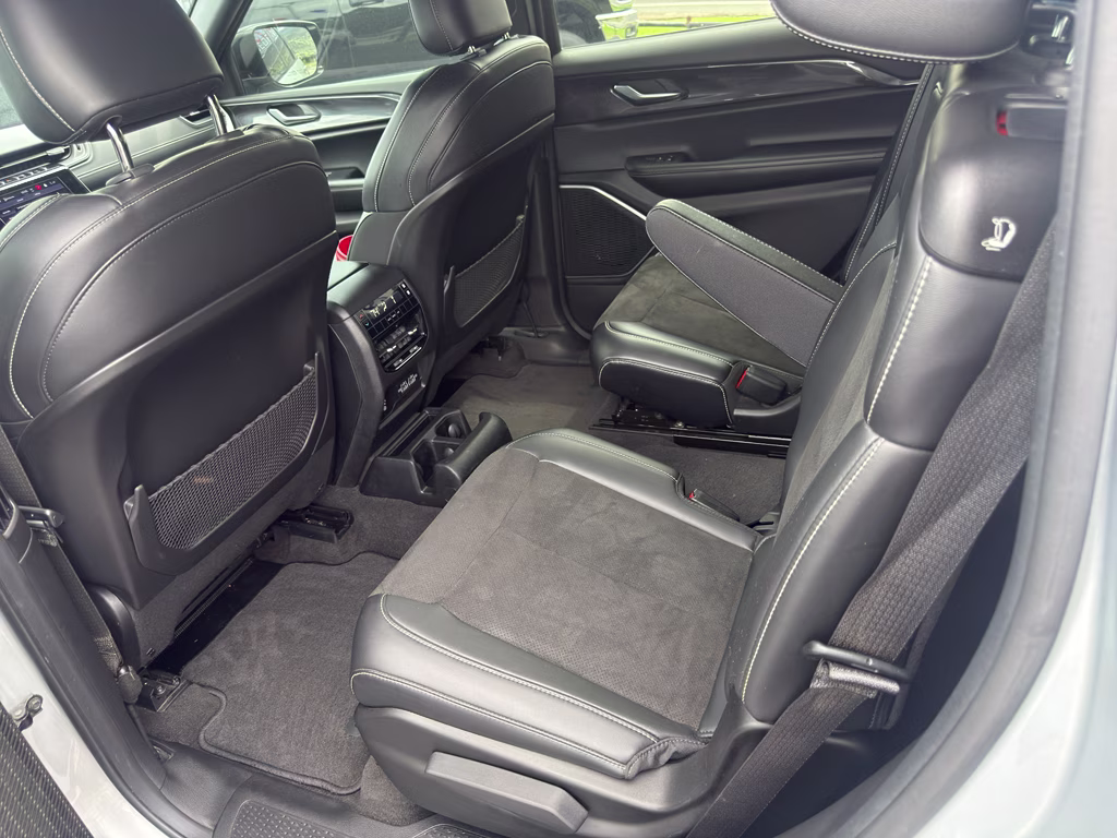 2022 Silver Zynith Jeep Grand Cherokee L Altitude 4X4 SUV