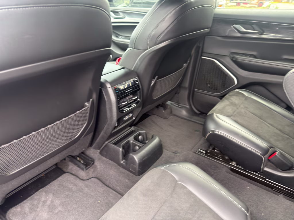 2022 Silver Zynith Jeep Grand Cherokee L Altitude 4X4 SUV
