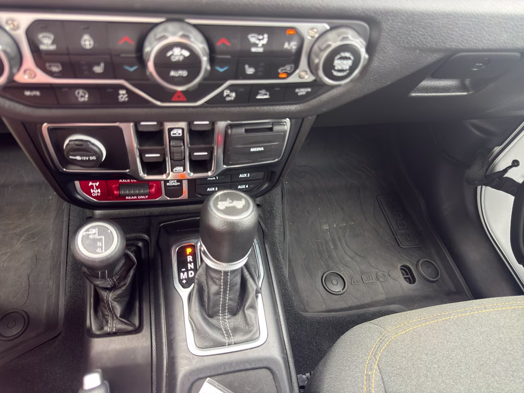 2024 Bright White Clearcoat Jeep Wrangler Willys 4X4 SUV
