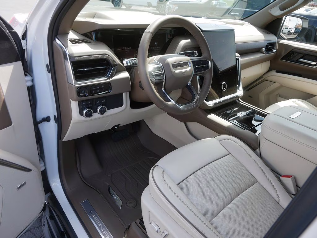 2025 White Frost Tricoat GMC Yukon XL Denali 4X4 SUV