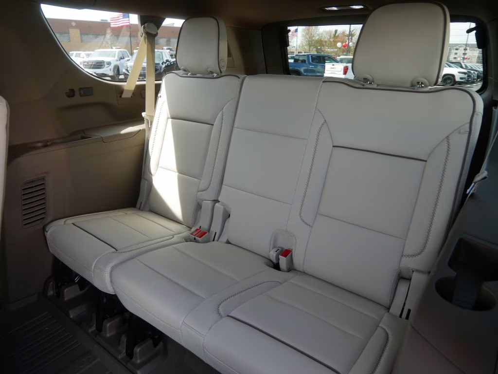 2025 White Frost Tricoat GMC Yukon XL Denali 4X4 SUV