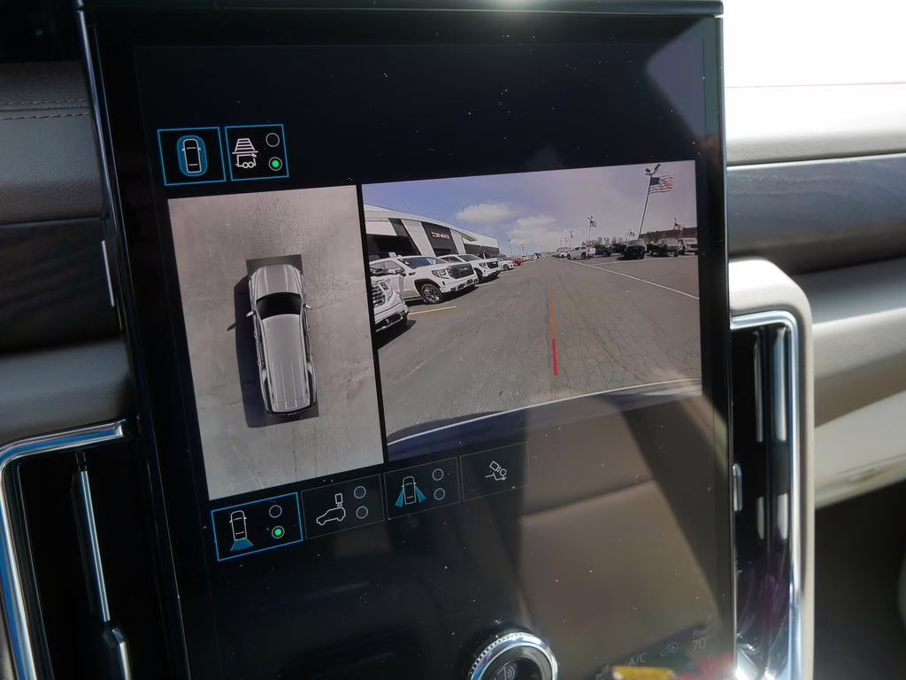 2025 White Frost Tricoat GMC Yukon XL Denali 4X4 SUV