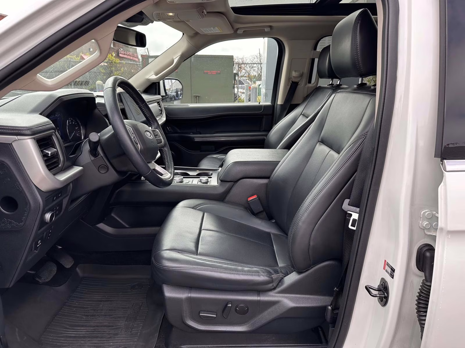 2022 Star White Metallic Tri-Coat Ford Expedition XLT 4x4 4X4 SUV