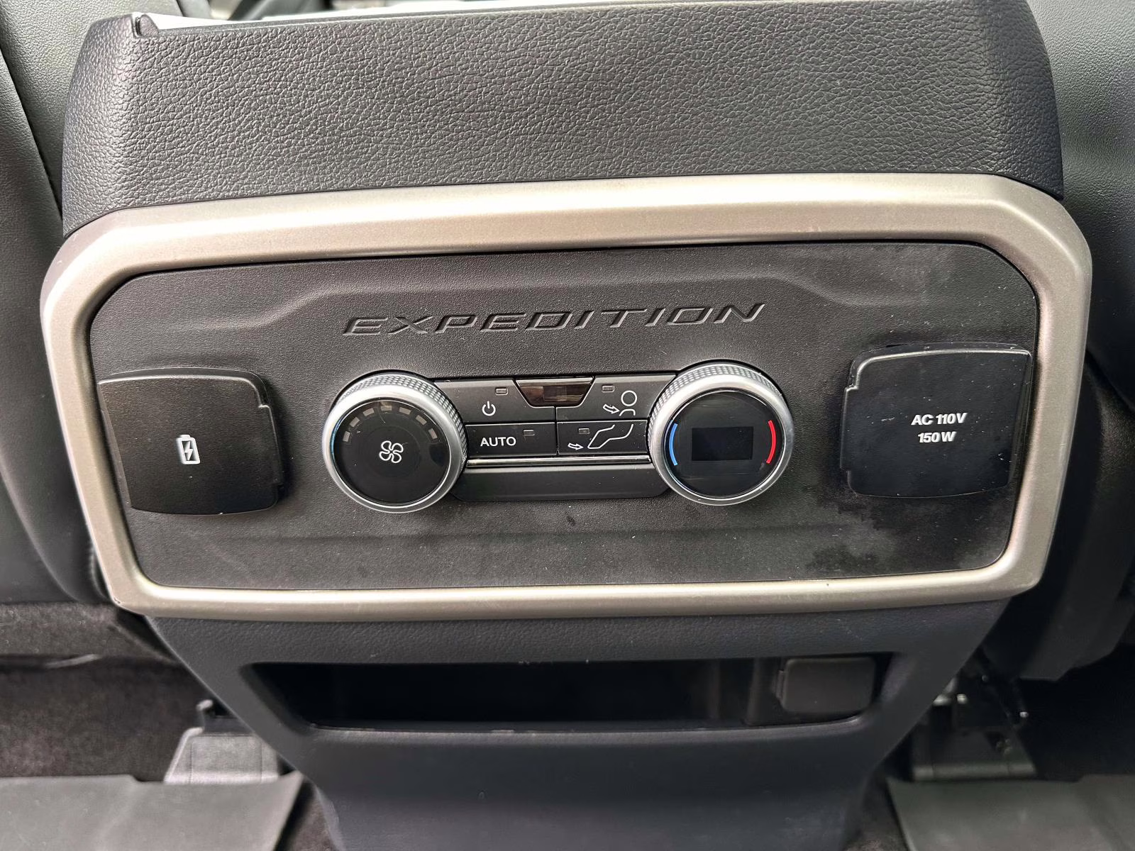 2022 Star White Metallic Tri-Coat Ford Expedition XLT 4x4 4X4 SUV