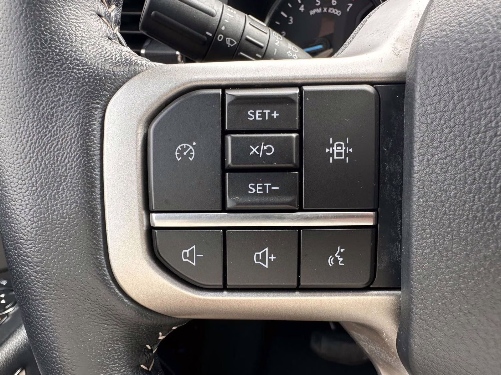 2022 Star White Metallic Tri-Coat Ford Expedition XLT 4x4 4X4 SUV