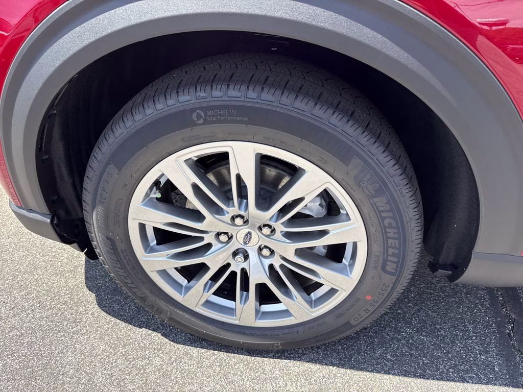 2026 Rapid Red Metallic Tinted Clearcoat Ford Explorer Platinum RWD SUV