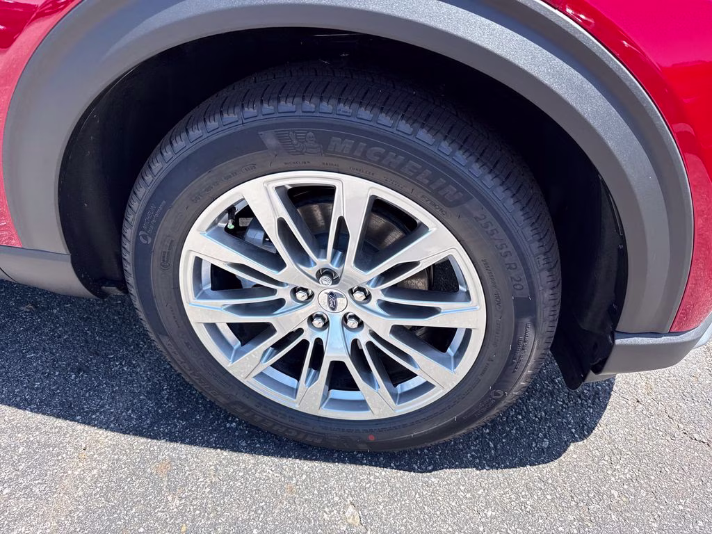 2026 Rapid Red Metallic Tinted Clearcoat Ford Explorer Platinum RWD SUV