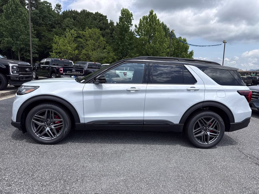 2026 White Metallic Ford Explorer ST 4X4 SUV