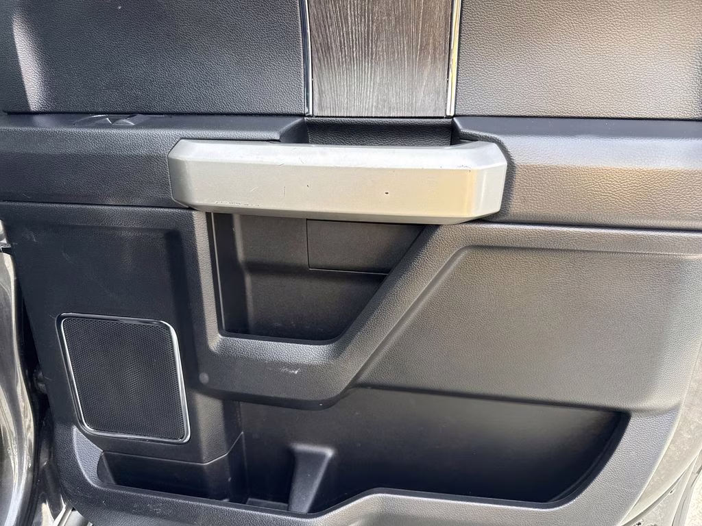 2020 Magnetic Ford Super Duty F-250 SRW Lariat 4X4 Truck