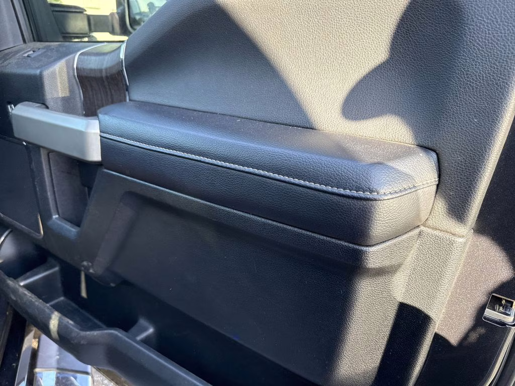 2020 Magnetic Ford Super Duty F-250 SRW Lariat 4X4 Truck