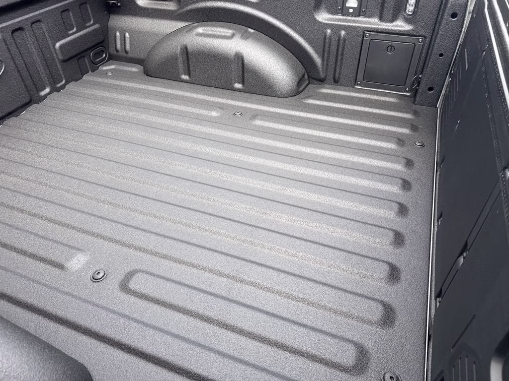 2026 Avalanche Ford F-150 XLT RWD Truck