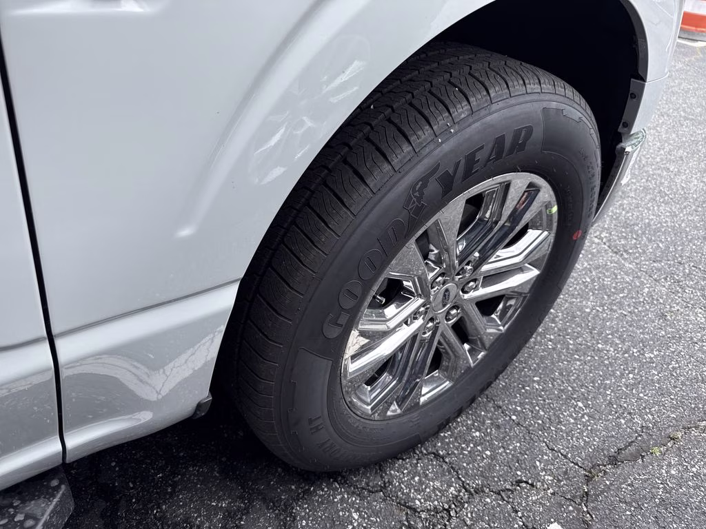 2026 Avalanche Ford F-150 XLT RWD Truck